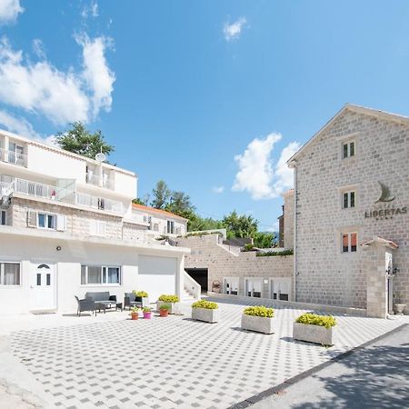 Seafront Apartment コトル エクステリア 写真