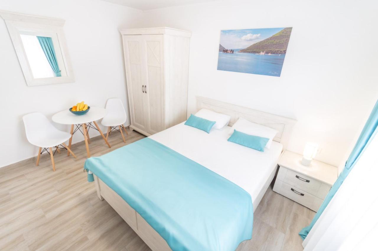 Seafront Apartment コトル エクステリア 写真