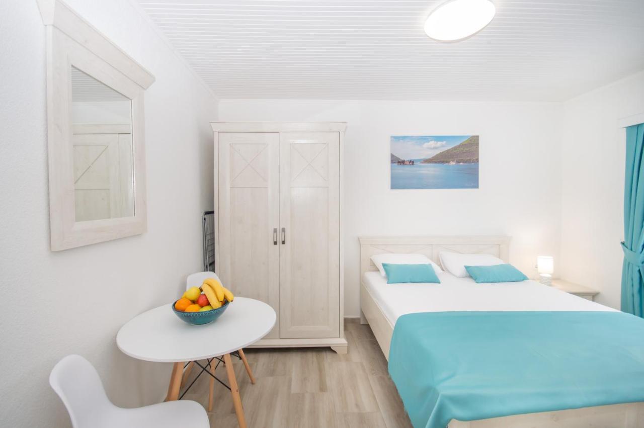 Seafront Apartment コトル エクステリア 写真